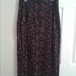 Maxi Skirt. Black w/ pink roses